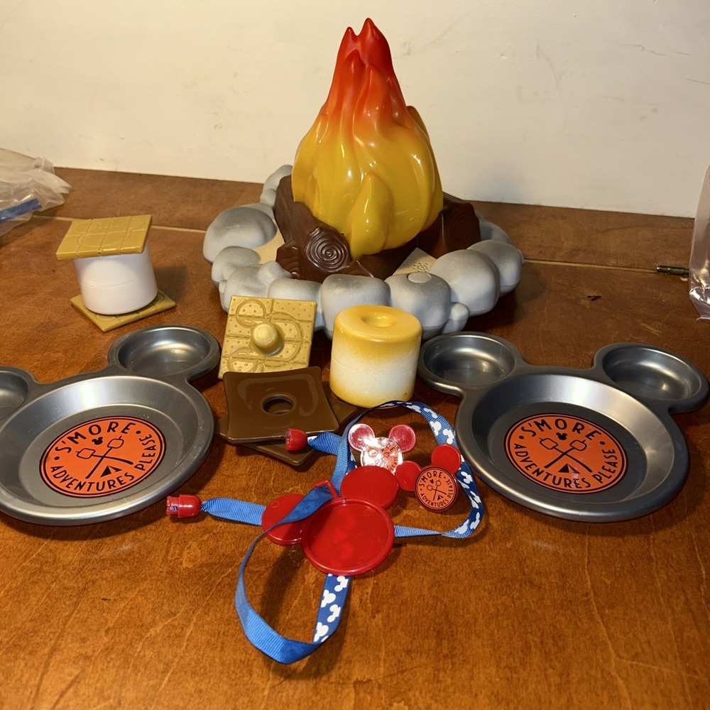 Disney Mickey Mouse Light-Up & Sound Campfire S'Mores Playset D1